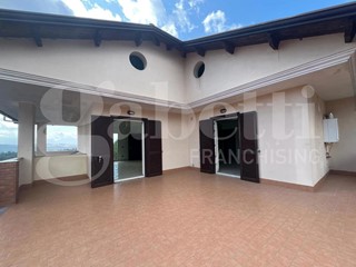 Quadrilocale in Vendita a Alvignano, 135'000€, 130 m²