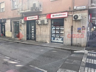 Negozio in Affitto a Cassino, 350€, 20 m²