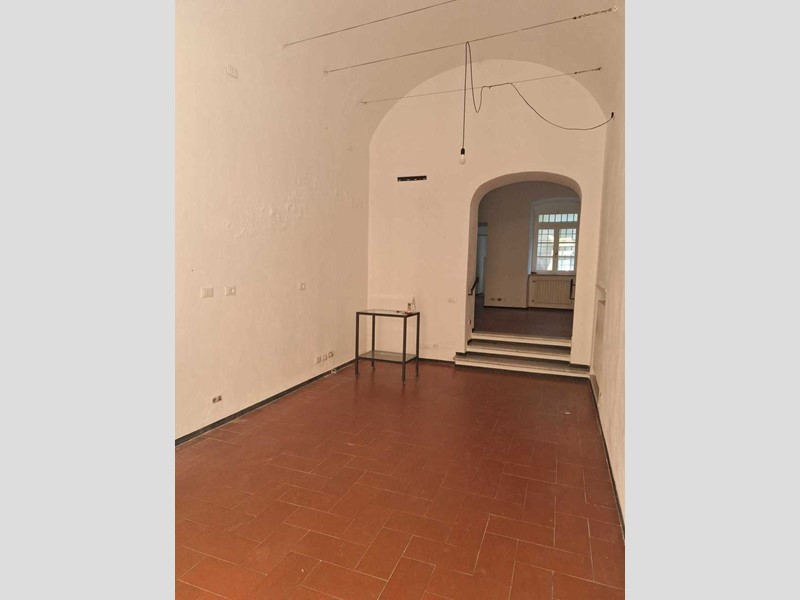 Immobile commerciale in Affitto a Sarzana, 700€, 62 m²