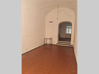 Immobile commerciale in Affitto a Sarzana, 700€, 62 m²