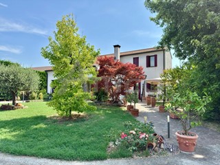 Casa Indipendente in Vendita a Bosaro, 220'000€, 170 m², arredato, con Box