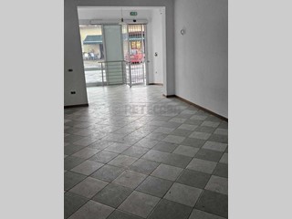 Immobile commerciale in Affitto a Noale, 1'000€, 80 m²