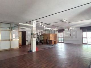 Magazzino in Affitto a Vicenza, 500€, 200 m²