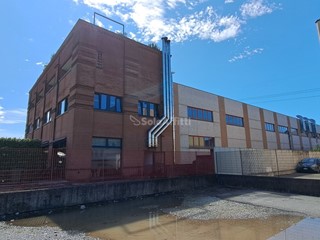 Magazzino in Affitto a Seveso, 1'400&euro;, 235 m²