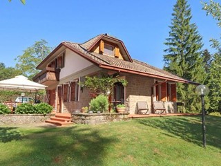 Villa in Vendita a Pelago, zona Consuma, 470'000€, 150 m²