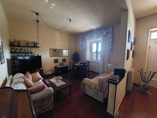 Casa Semi Indipendente in Vendita a Castelnuovo Magra, 210'000€, 100 m², con Box