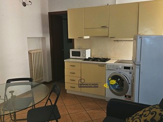 Trilocale in Vendita a Parma, zona Parma Centro, 130'000€, 71 m², arredato