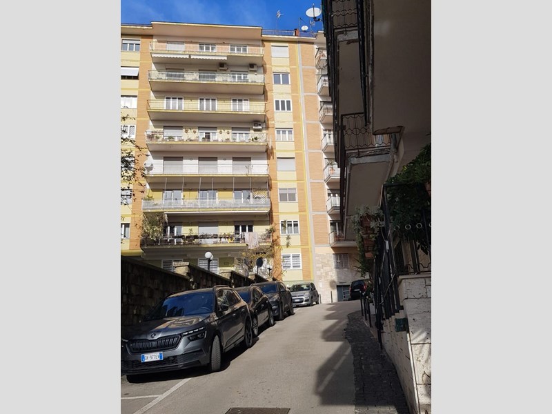 Appartamento in Vendita a Napoli, zona Rione alto, 860'000€, 150 m², con Box
