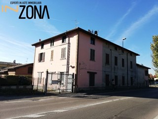 Trilocale in Vendita a Besana in Brianza, 35'500€, 111 m²
