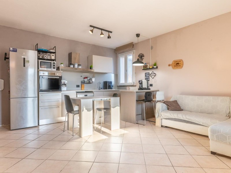 Trilocale in Vendita a Calcinaia, zona Fornacette, 173'000€, 70 m², arredato, con Box