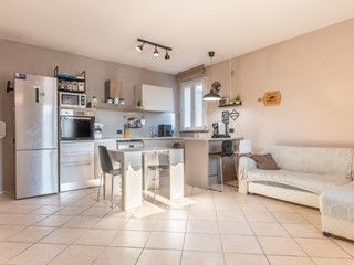 Trilocale in Vendita a Calcinaia, zona Fornacette, 173'000€, 70 m², arredato, con Box