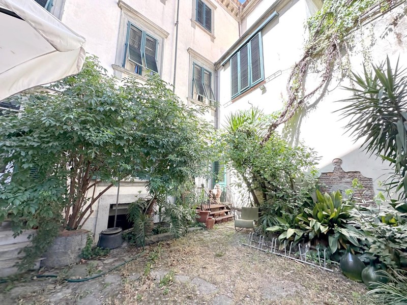 Appartamento in Vendita a Lucca, 1'200'000€, 500 m²