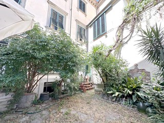 Appartamento in Vendita a Lucca, 1'200'000€, 500 m²