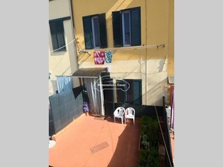 Casa Indipendente in Vendita a Capannori, 190'000€, 150 m², con Box