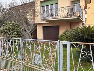 Villa in Vendita a Lucca, zona San Concordio Contrada, 520'000&euro;, 260 m², con Box