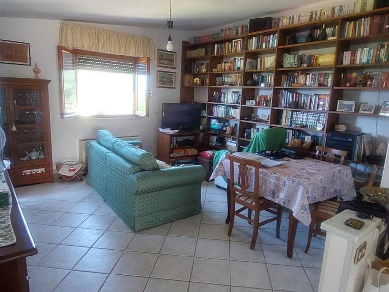 Appartamento in Vendita a Luni, zona Dogana, 140'000€, 80 m², arredato