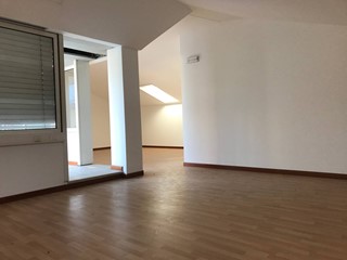 Ufficio in Affitto a Villorba, 750€, 118 m²