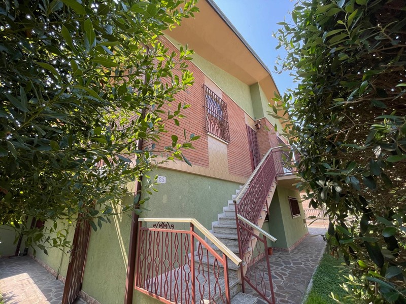 Casa Indipendente in Vendita a Ferrara, 530'000&euro;, 243 m²