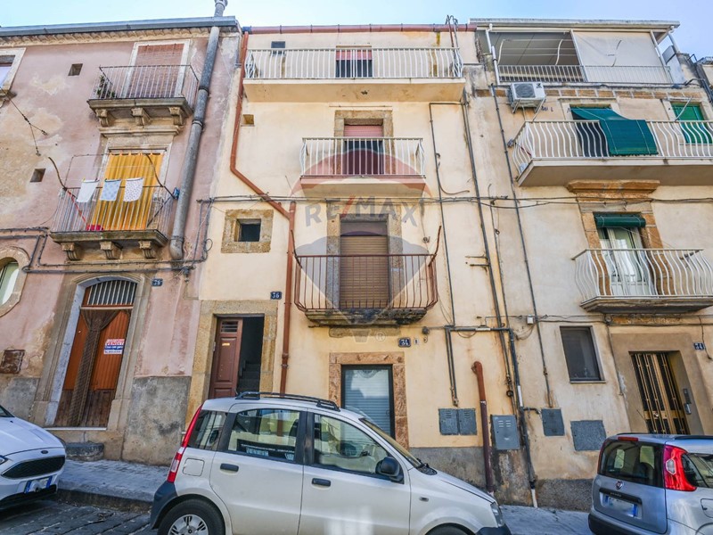 Quadrilocale in Vendita a Caltagirone, 30'000€, 110 m²