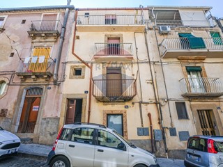 Quadrilocale in Vendita a Caltagirone, 30'000€, 110 m²