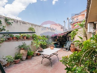 Quadrilocale in Vendita a Catania, 190'000&euro;, 170 m²