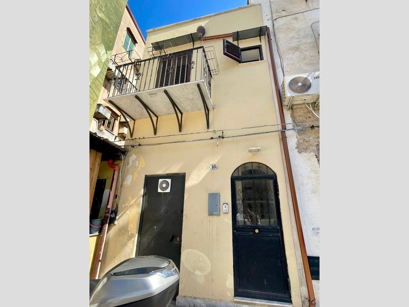 Bilocale in Vendita a Palermo, 90'000€, 44 m²