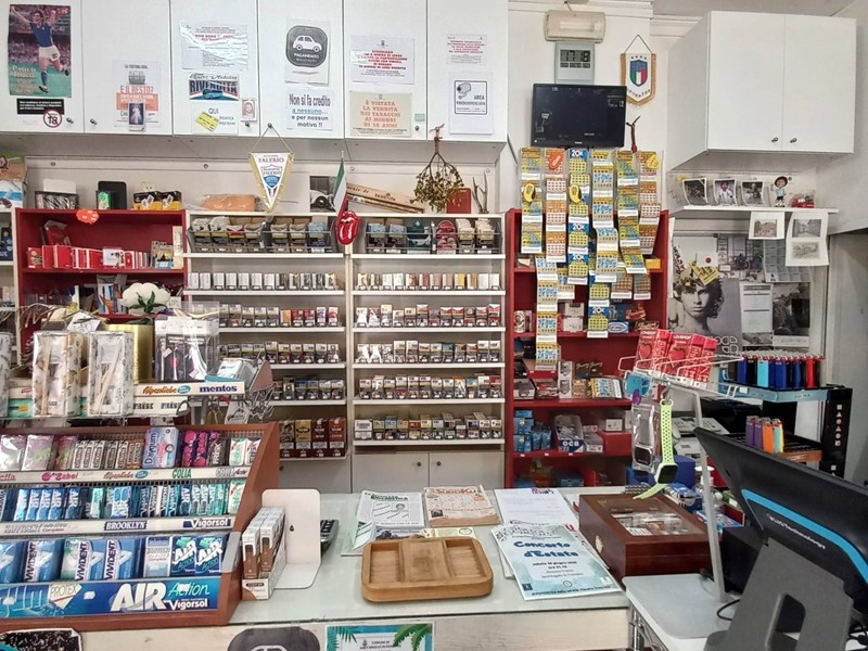 Attività commerciale in Vendita a Sant'Angelo in Pontano, 125'000&euro;, 50 m²