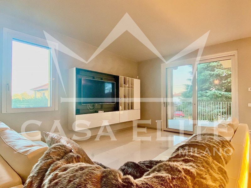 Villa in Vendita a Corbetta, 568'000€, 300 m²