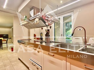 Casa Semi Indipendente in Vendita a Corbetta, 568'000€, 300 m²