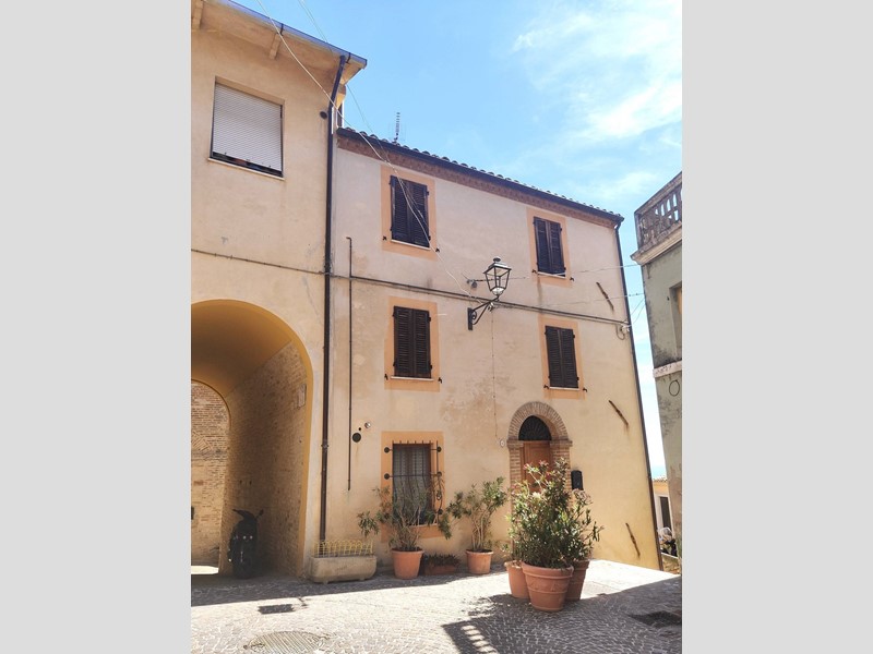 Casa Indipendente in Vendita a Massignano, 270'000€, 284 m²