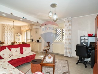 Quadrilocale in Vendita a San Pietro Clarenza, 185'000€, 115 m²