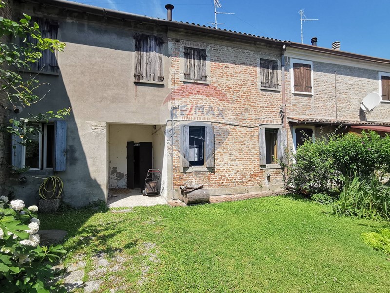 Villetta a schiera in Vendita a Ficarolo, 29'000€, 143 m²