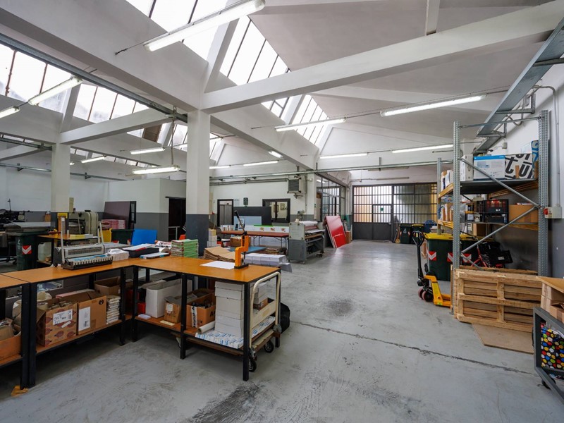 Capannone in Vendita a Torino, 198'000€, 320 m²