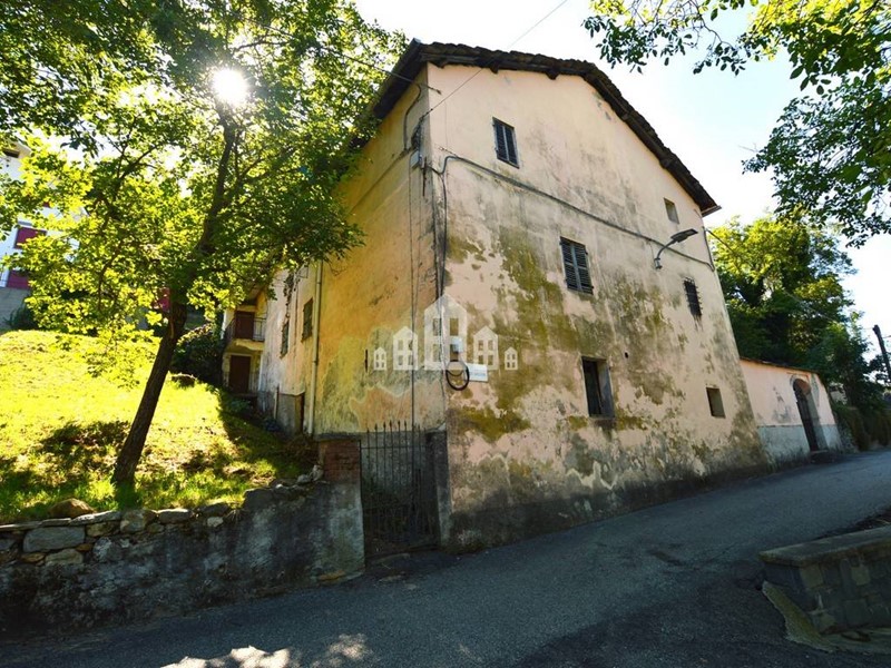Casa Indipendente in Vendita a Brosso, 65'000€, 225 m²