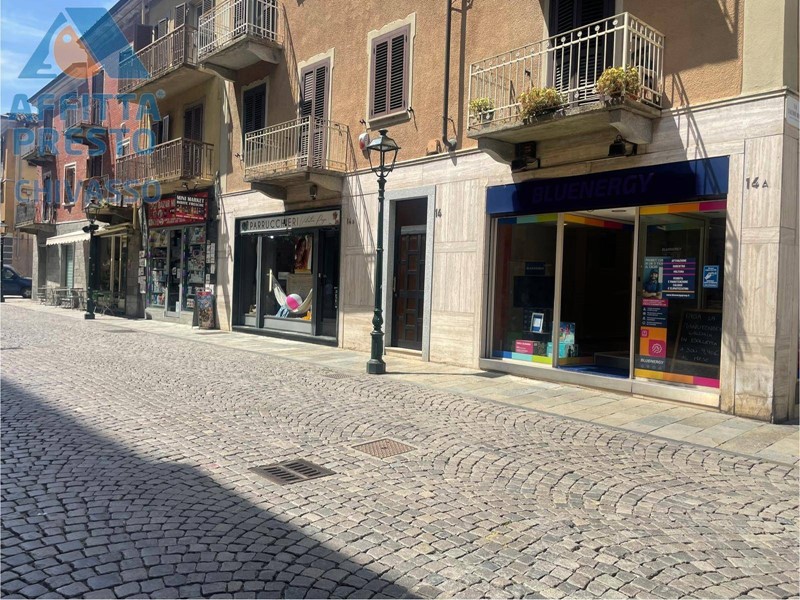 Negozio in Affitto a Chivasso, 1'300€, 50 m²