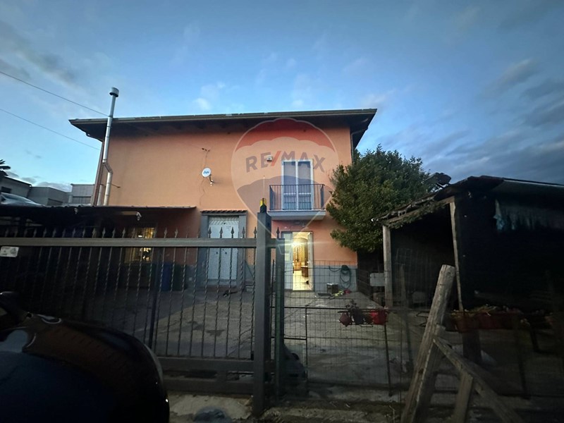 Casa Semi Indipendente in Vendita a San Leucio del Sannio, 98'000€, 130 m²