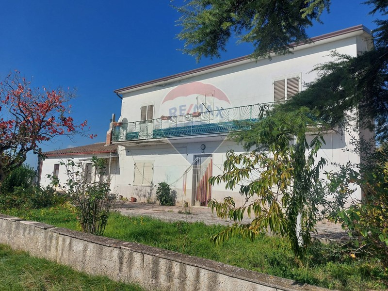 Rustico in Vendita a Sant'Arcangelo Trimonte, 65'000€, 160 m²