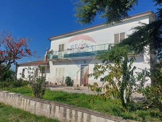 Rustico in Vendita a Sant'Arcangelo Trimonte, 65'000€, 160 m²