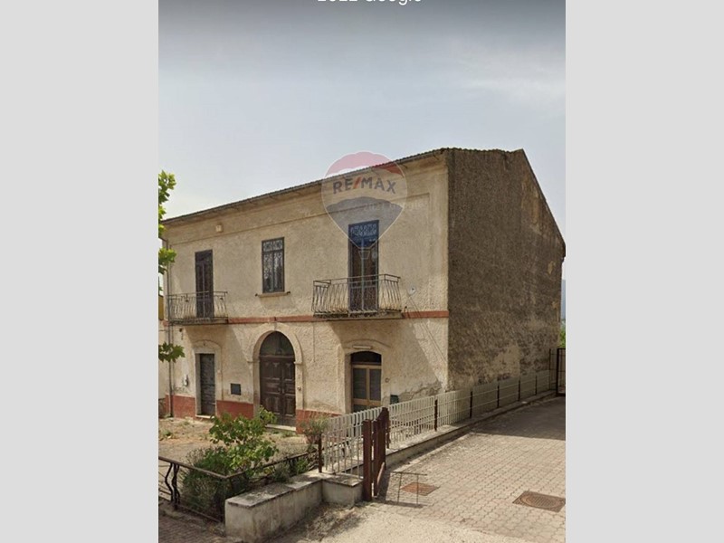 Appartamento in Vendita a Ceppaloni, 63'000&euro;, 250 m²