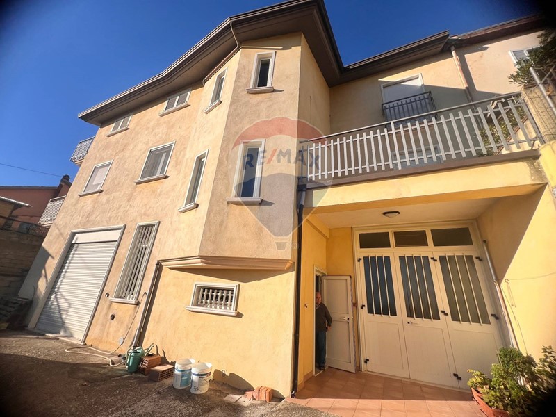 Villa in Vendita a Ariano Irpino, 299'000&euro;, 500 m²