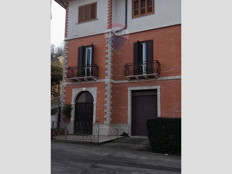 Casa Semi Indipendente in Vendita a Paupisi, 99'000€, 194 m²