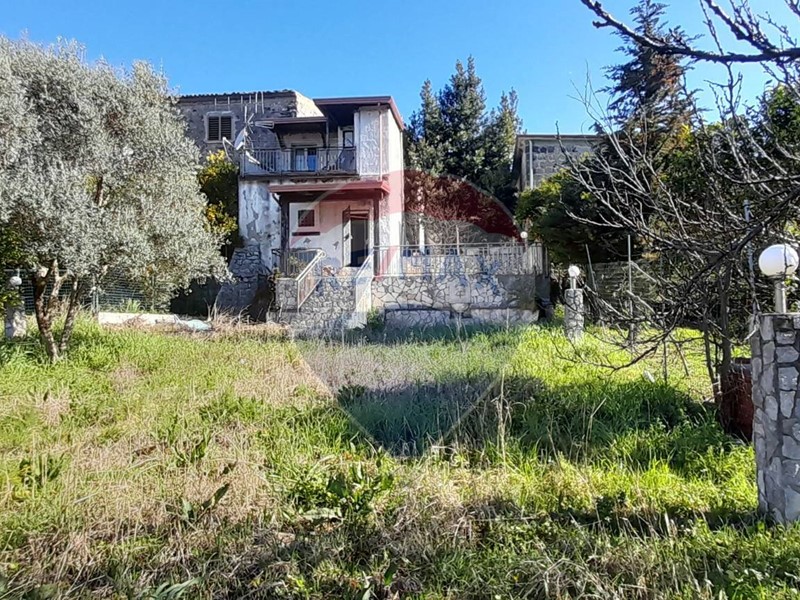 Appartamento in Vendita a Faicchio, 99'000€, 150 m²