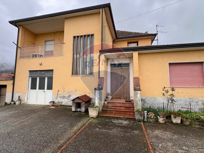 Rustico in Vendita a Lioni, 120'000&euro;, 300 m²