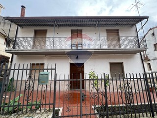 Casa Indipendente in Vendita a Pietrelcina, 105'000€, 130 m²