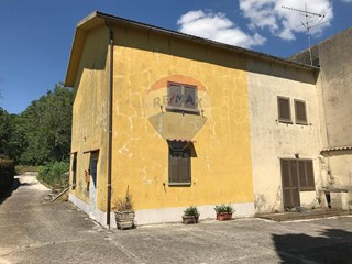 Casa Indipendente in Vendita a Apollosa, 49'000€, 200 m²