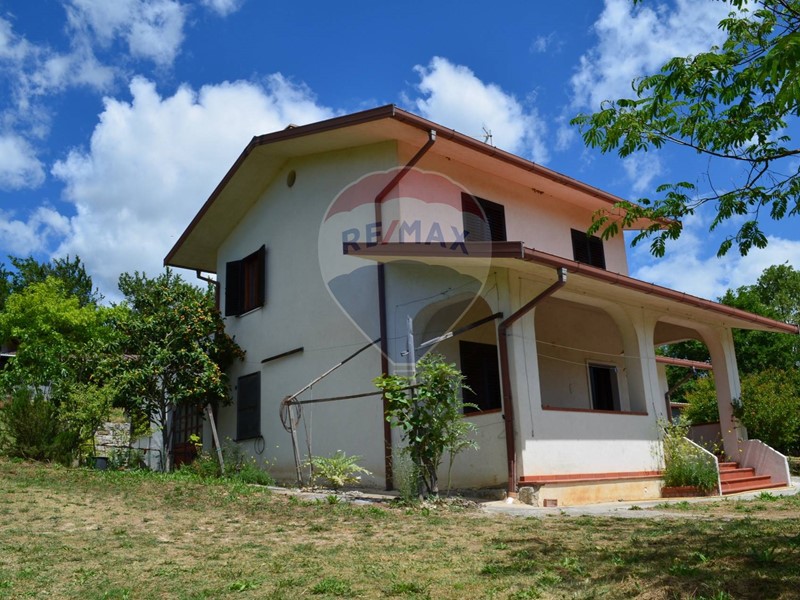 Casa Indipendente in Vendita a Reino, 130'000€, 100 m²