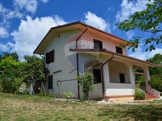 Casa Indipendente in Vendita a Reino, 130'000€, 100 m²