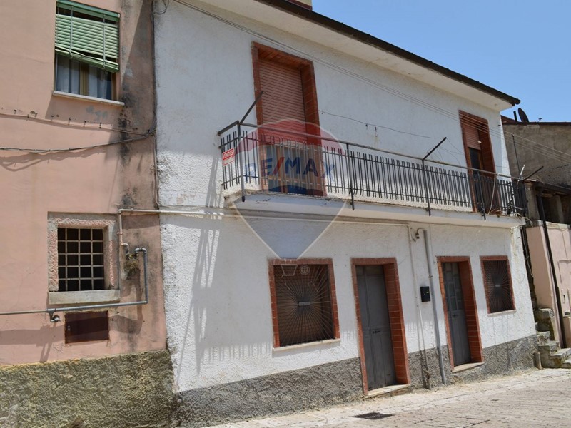 Casa Semi Indipendente in Vendita a Pietrelcina, 78'000€, 120 m²