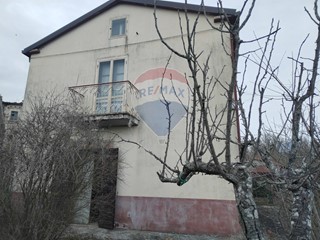 Casa Indipendente in Vendita a Pontelandolfo, 48'000€, 152 m²