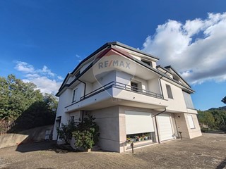 Villa in Vendita a San Giorgio del Sannio, 649'000€, 500 m²